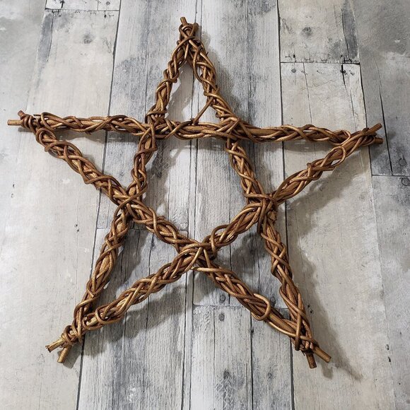 17" Gold Rattan Star - tree topper or hanging stars on tree - Picture 1 of 2